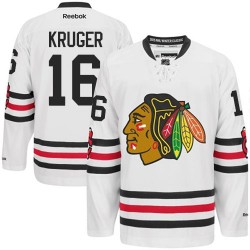 2015 Marcus Kruger Chicago Blackhawks Winter Classic Practice Worn Jersey -  Photo Match – Team Letter